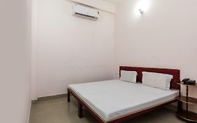 Spot On 48618 Vasundhara Gardens